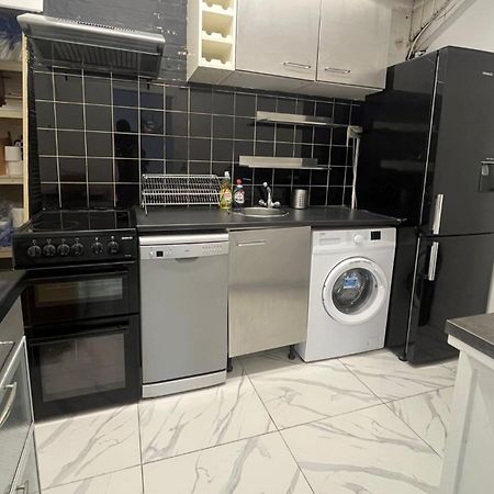 Nifty 2 Bedroom Flat In Goswell Rd London Exteriör bild